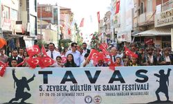 Tavas 5. Zeybek, Kültür ve Sanat Festivali'nde eğlenceye doydu