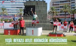 Ahmet Bayram, İzmir Yarı Maratonu’nda şampiyonluk kürsüsüne çıktı