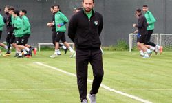 Denizlispor teknik direktörü kim ve neden istifa etti ?