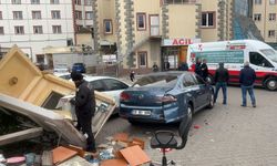 Seyir halinde rahatsızlanan sürücü hastaneye boş gitmedi | 3 araca ve güvenlik kulübesine çarptı