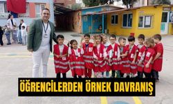 İlkokul öğrencileri Kızılay'a bağış için öncü oldular