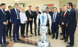 Yapay zeka robotları hastanede hizmet verecek