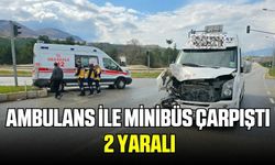 Ambulans ile minibüs çarpıştı: 2 yaralı