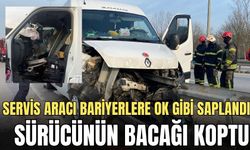 Feci kaza | Servis aracı bariyerlere ok gibi saplandı