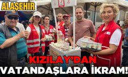 Kızılay sıcak havada vatandaşları buz gibi serinletti