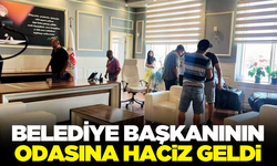 Belediye başkanının makam koltuğuna haciz geldi