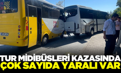 Tur midibüsleri kazasında 12 kişi yaralandı