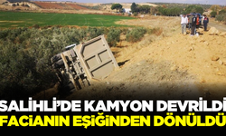 Manisa'da toprak yüklü kamyon devrildi!