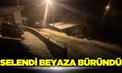 Selendi'de sokaklar beyaza büründü!