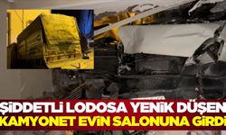 Bursa'da şiddetli lodosa yenik düşen kamyonet evin salonuna girdi