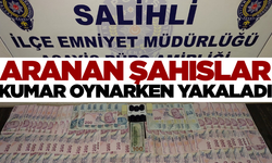 İlçede aranan şahıslar kumar oynarken yakaladı