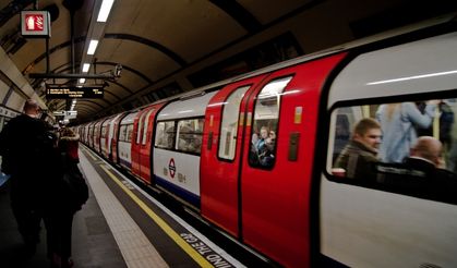 Metroda Bıçaklı Saldırı! 3 Kişi Yaralandı