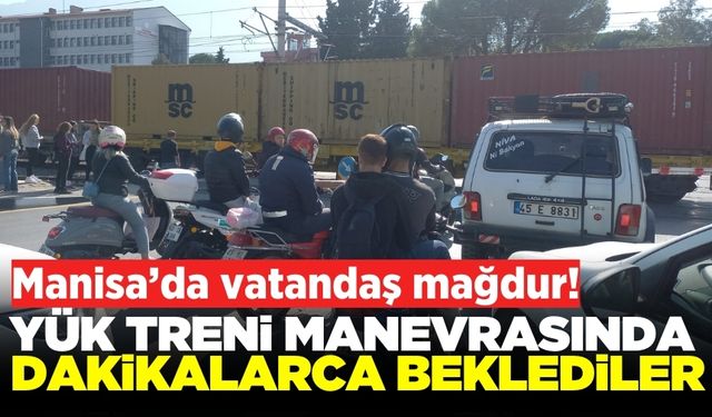 Manisa'da trenin manevrası trafikte keşmekeş yaratırken ambulans bekletildi