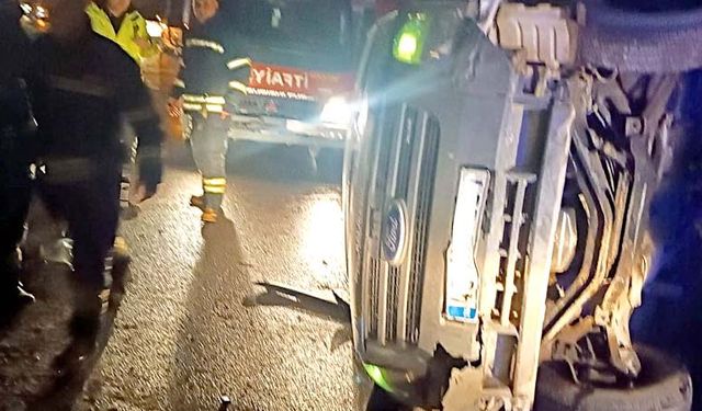 Manisa'da minibüs devrildi, 2 kişi yaralandı