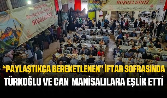 Manisa'da Türkoğlu ve Can iftarını vatandaşlarla açtı