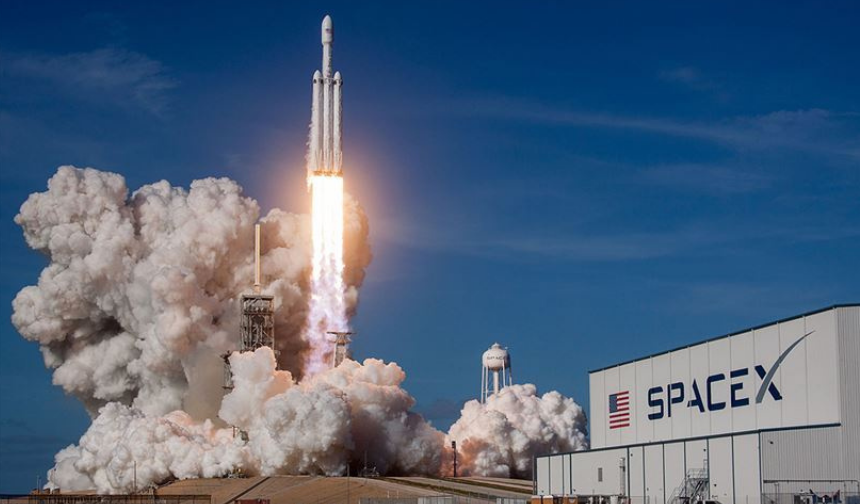 SpaceX uzay aracı yörüngeye fırlatıldı