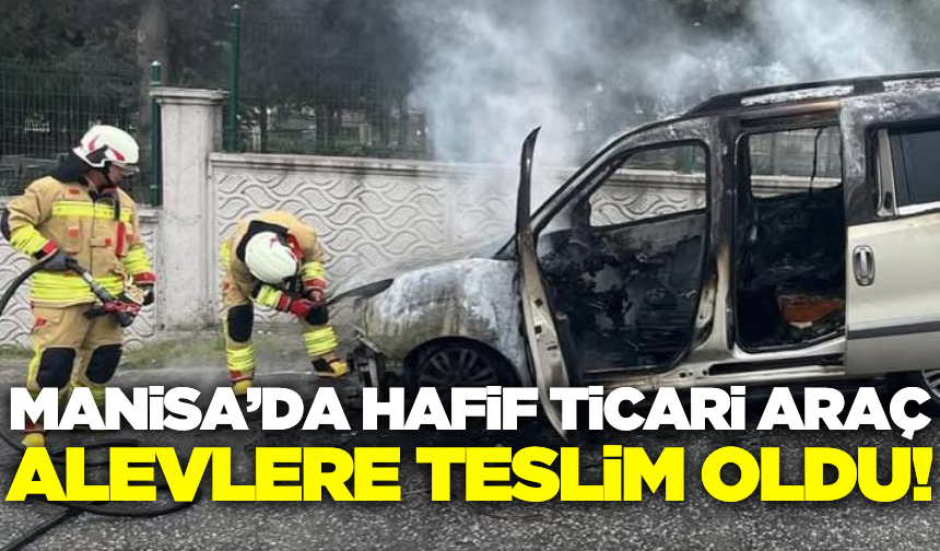 Manisa'da, yanan hafif ticari araç kullanılamaz hale geldi