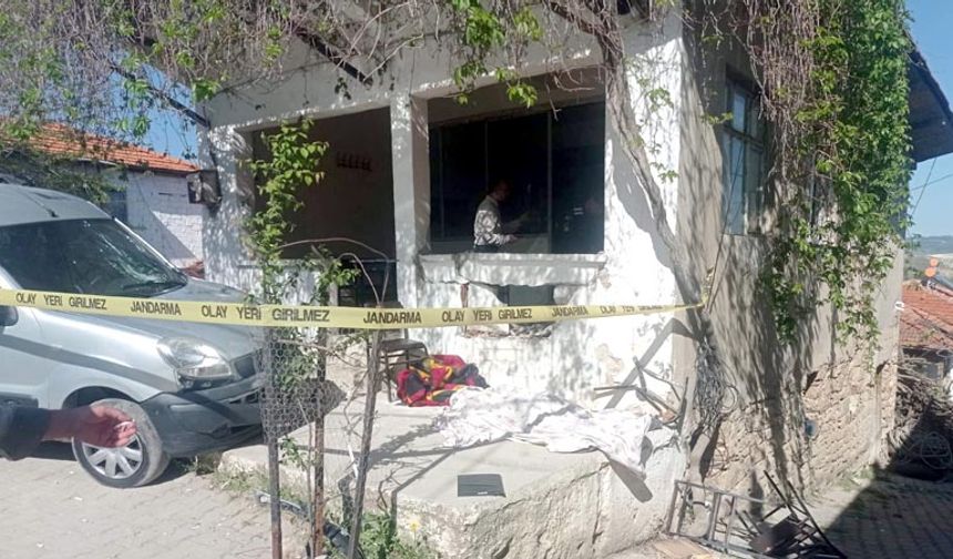 Akhisar’da araç kahvehaneye daldı! 1 kişi hayatını kaybetti 2 kişi yaralandı