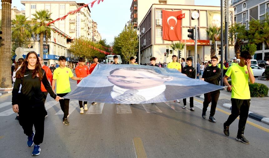 Manisada Cumhuriyetin 100 Yılı coşkusu başladı 2