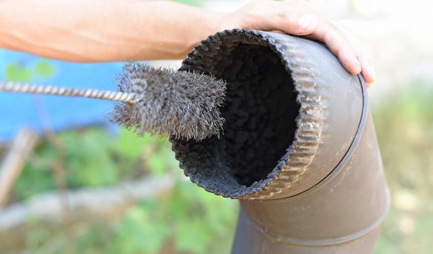 Soba borusundan akan zift nasıl önlenir Soba borusundan akan zift nasıl çıkar (1)