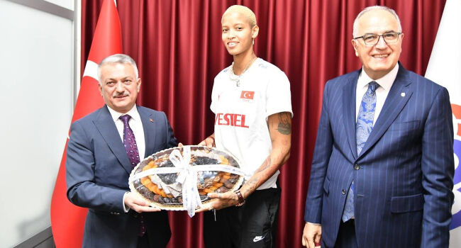 Melissa Vargas Kimdir 3