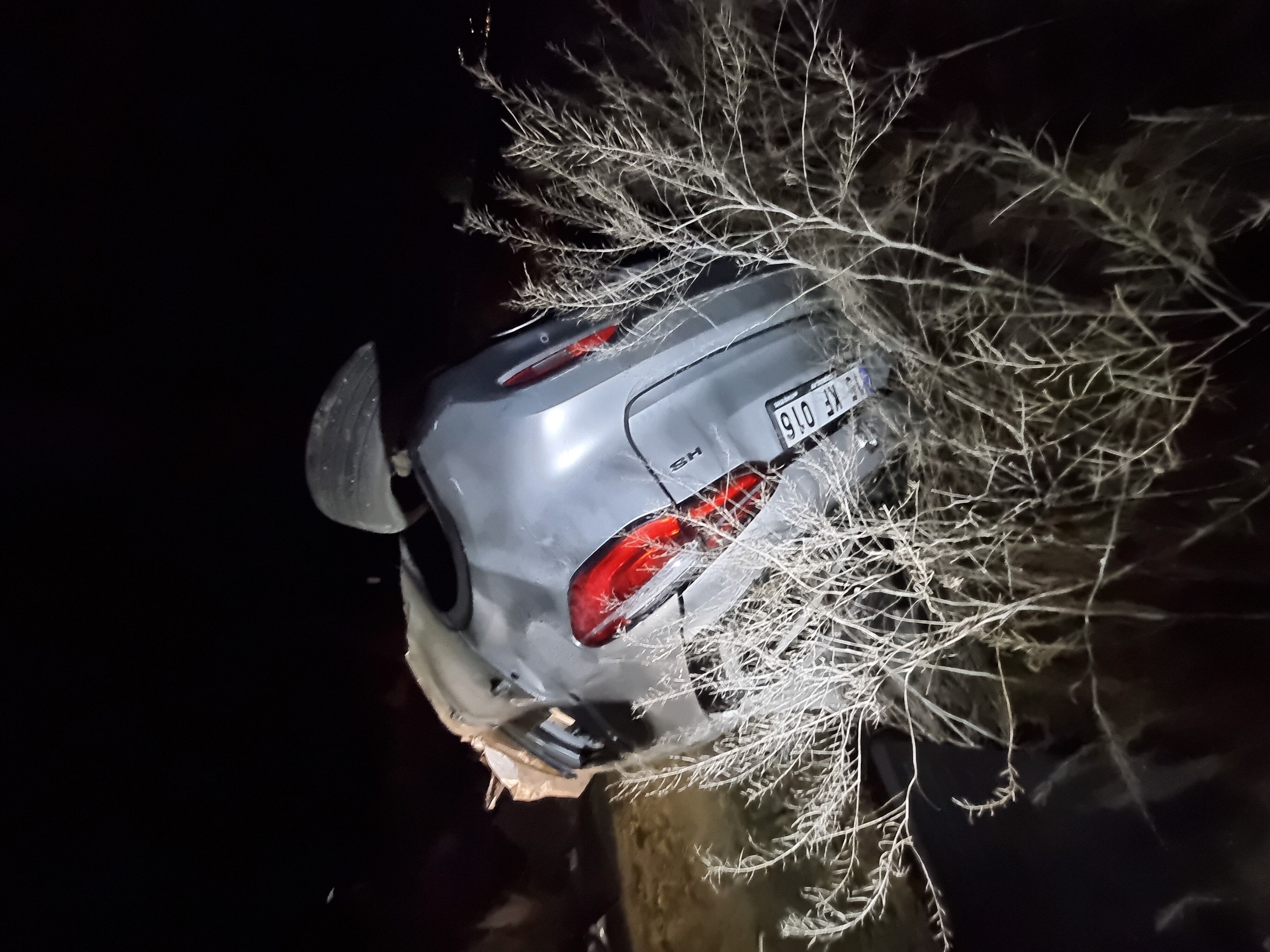 Burdur’da kontrolden çıkan otomobil şarampole devrildi: 2 ölü, 1 ağır yaralı-2