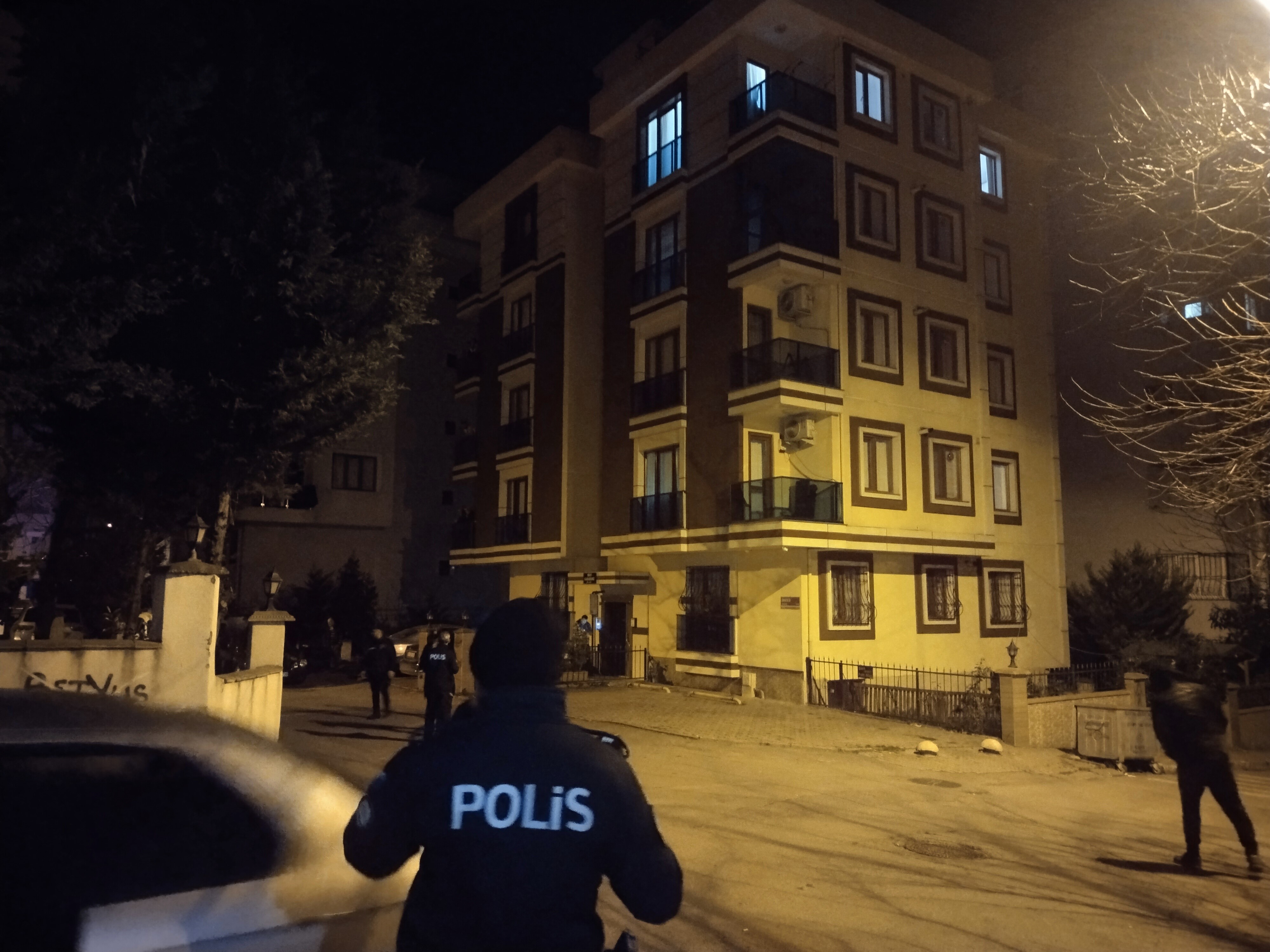 Erkek Kardeşini Ve Annesini Rehin Aldı (1) Kopya