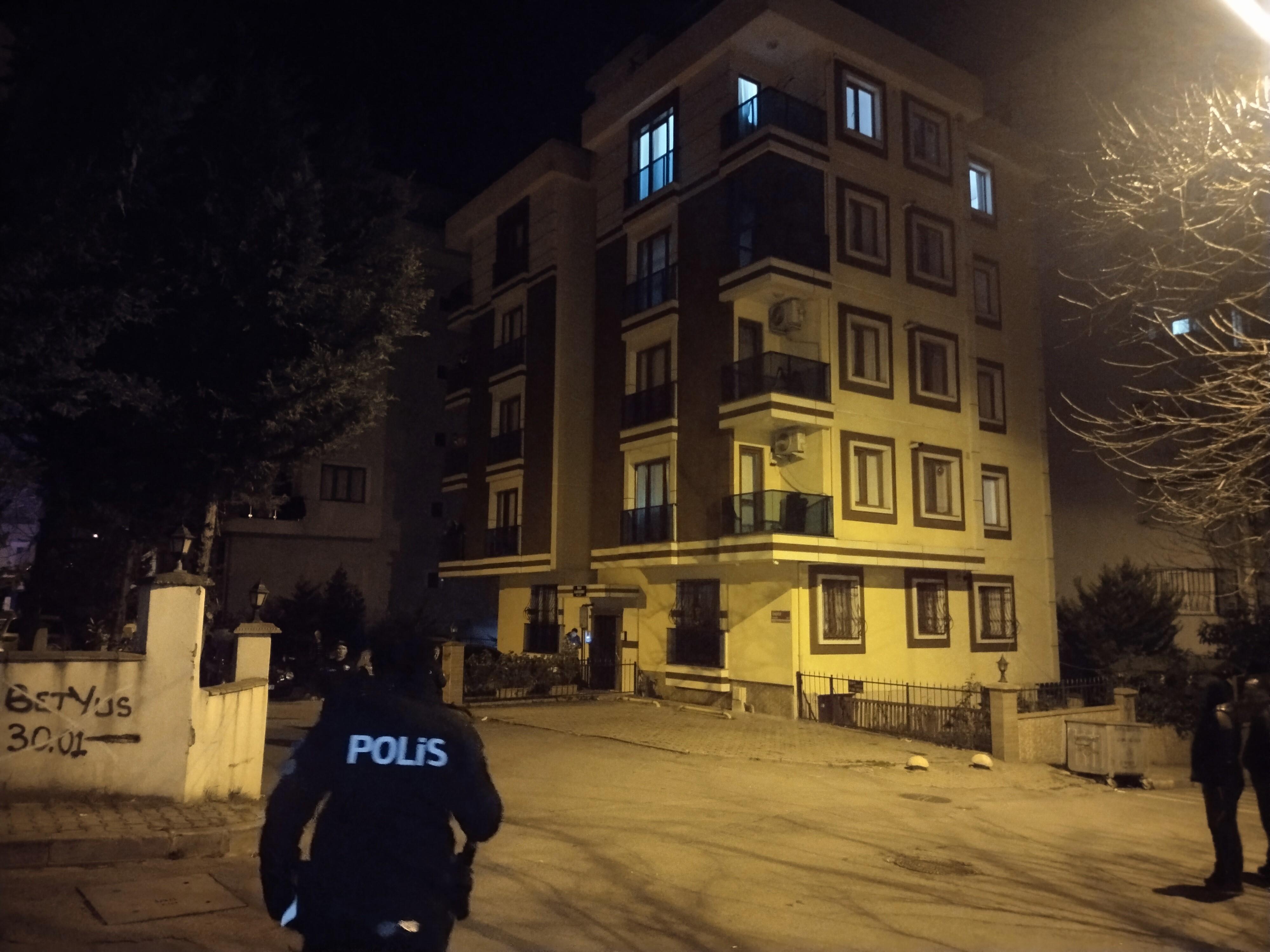 Erkek Kardeşini Ve Annesini Rehin Aldı (2) Kopya