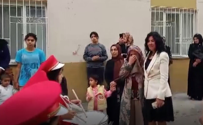 manisalı şehidin ailesini duygulandıran bando