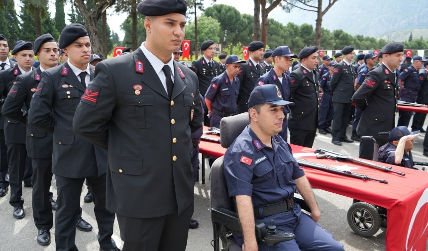 Manisa'da Engelliler 1 Günlüğüne Asker Oldu! (3)