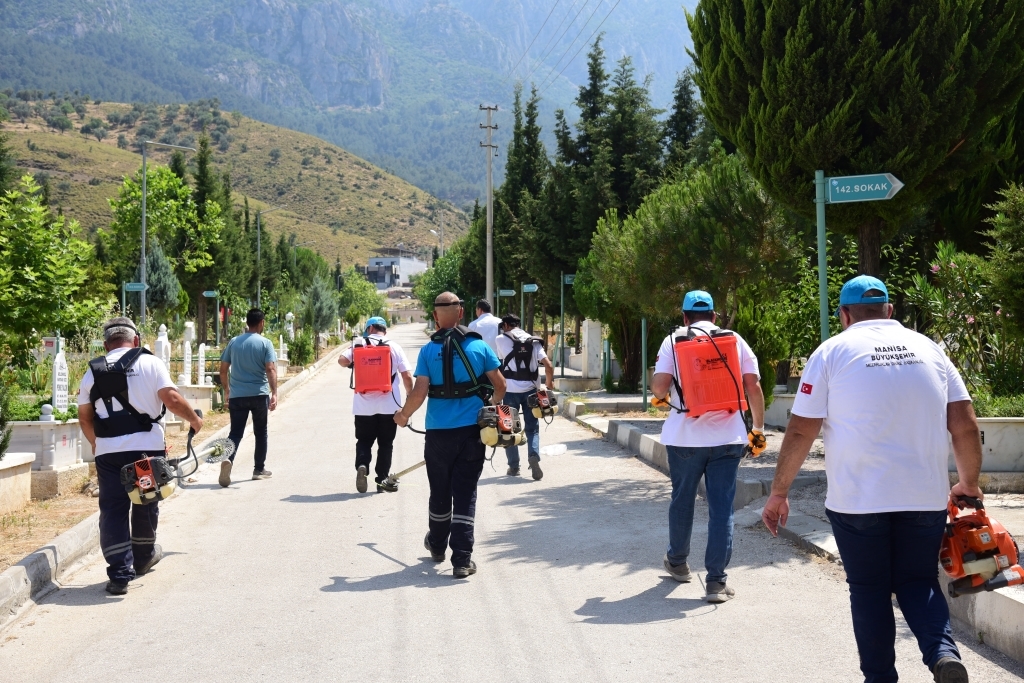 Manisa Mezarlıkları Kurban Bayramı'na Hazır!