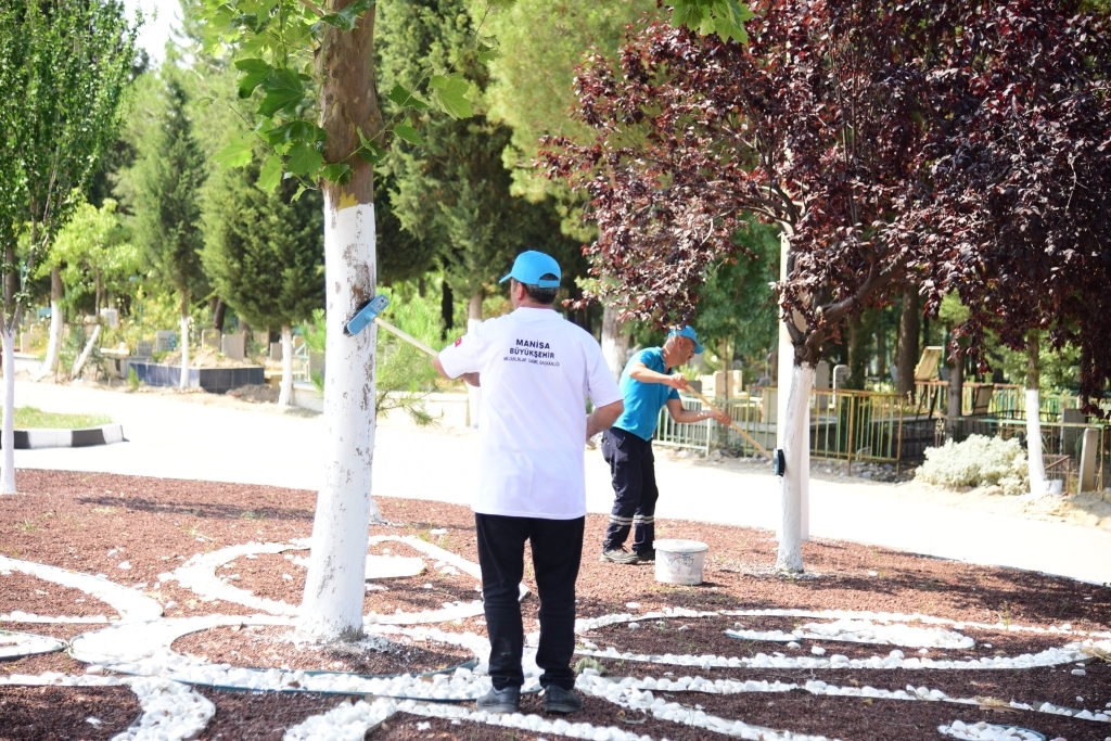 Manisa Mezarlıkları Kurban Bayramı'na Hazır!
