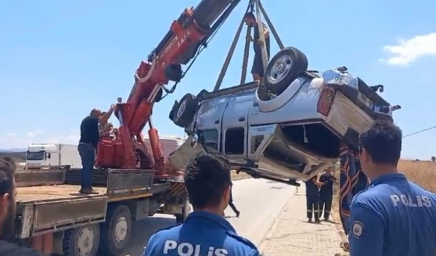 Hafif Ticari Araç Takla Attı 3 Yaralı! (3)