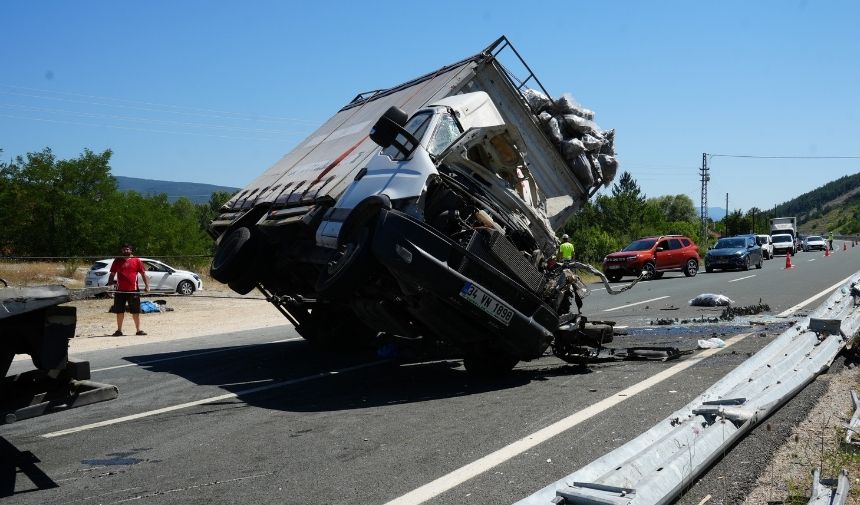 Kamyon Rejü Çarptı Meclis Üyesi Hayatını Kaybetti! (1)