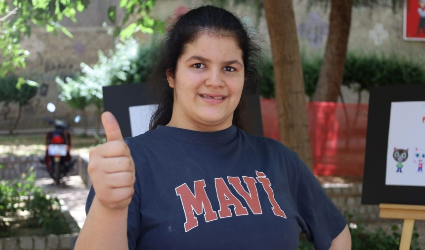 Manisa'da Otizmli Nisa Duygularını Sanatla Ifade Ediyor! (2)