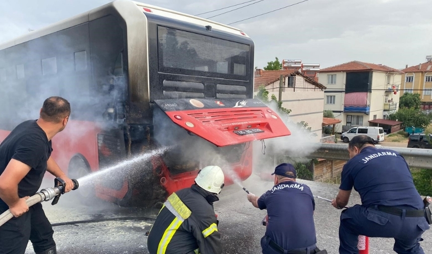 Seyir Halindeki Otobüste Korkutan Yangın! (3)