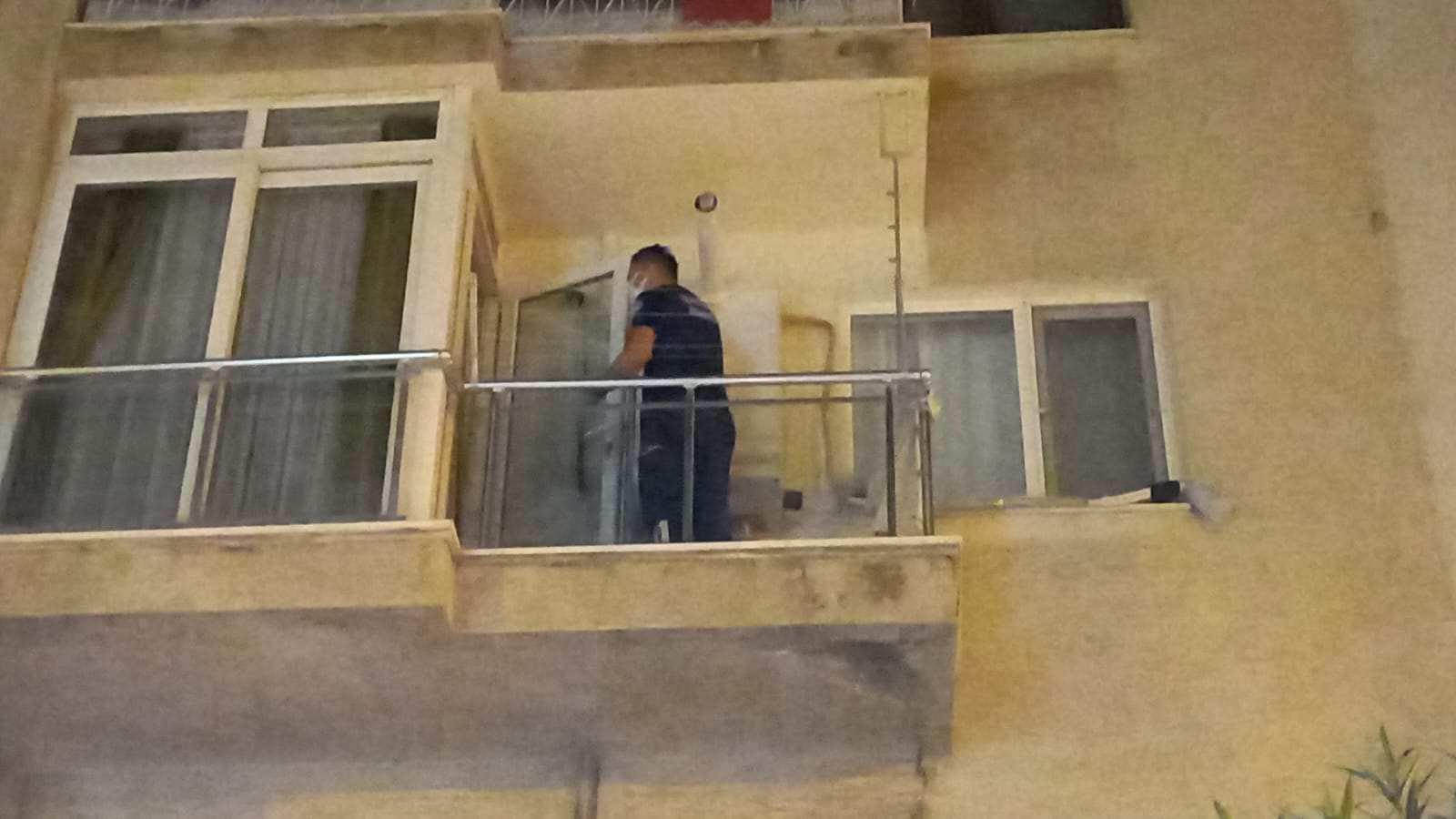 Manisa'da evden gelen kokular, ekipleri harekete geçirdi!