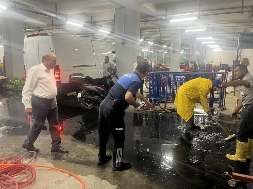 Sarıgöl'de aşırı yağış hayatı olumsuz etkiledi-22