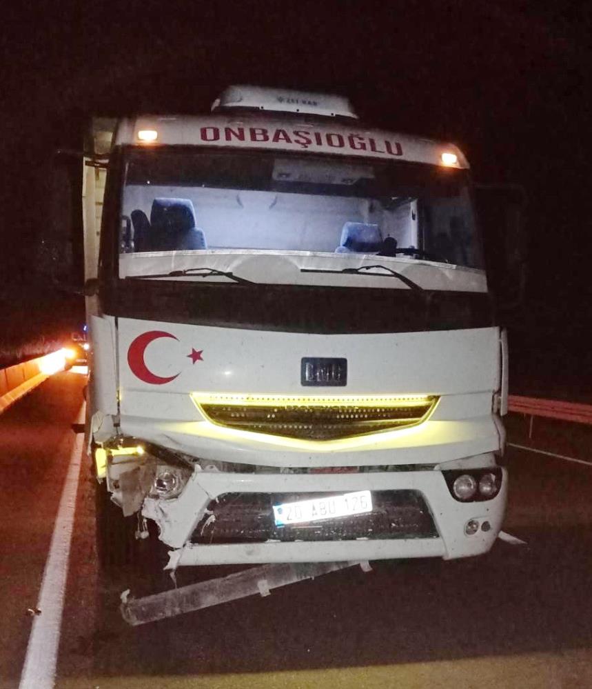 Salihli'de kamyon ile traktör çarpıştı: 1 ölü