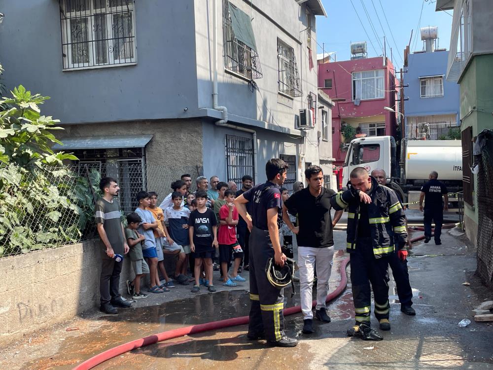 Kadın kocasına kızıp evi ateşe verdi, kendii de yandı-1
