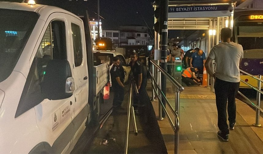 Beyazıt'ta Raylara Düşen Adam Tramvayın Altında Kalarak Öldü (3)