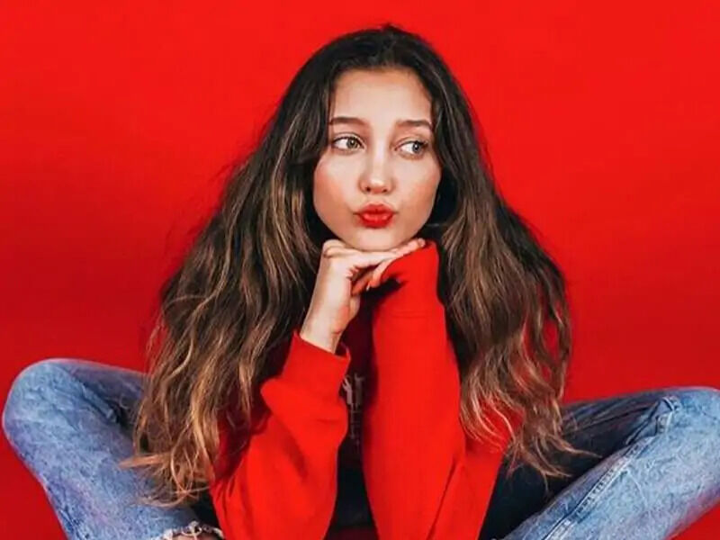 Hailey Eylul Sani Kimdir 1