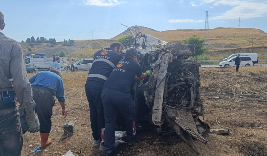 İki Kamyonet Çarpıştı 4'Ü Ağır, 6 Yaralı! (2)