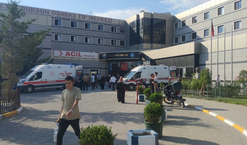 İki Kamyonet Çarpıştı 4'Ü Ağır, 6 Yaralı! (7)