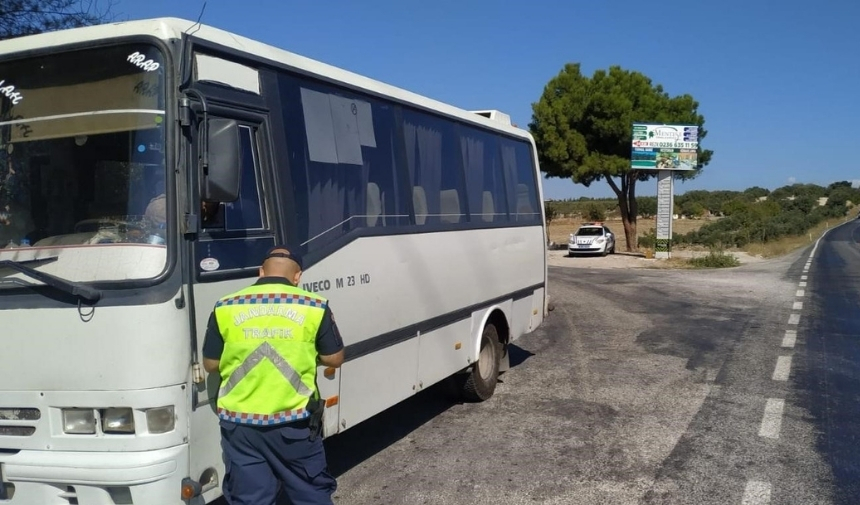 Manisa'da Aranan 13 Şahıs Trafik Denetiminde Yakalandı! (1)