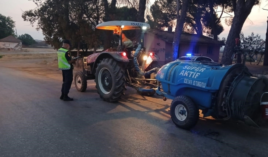 Manisa'da Aranan 13 Şahıs Trafik Denetiminde Yakalandı! (3)