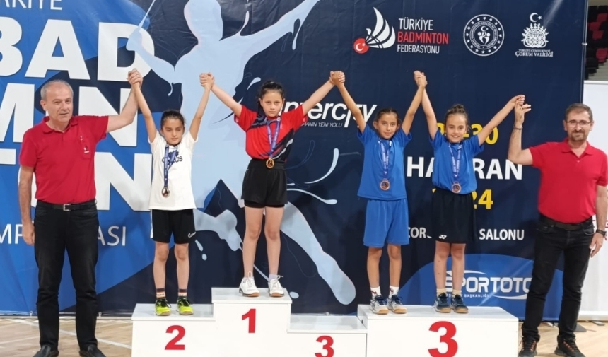 Yunusemreli Badmintoncular Türkiye Şampiyonasında Büyük Başarı Gösterdi! (3)