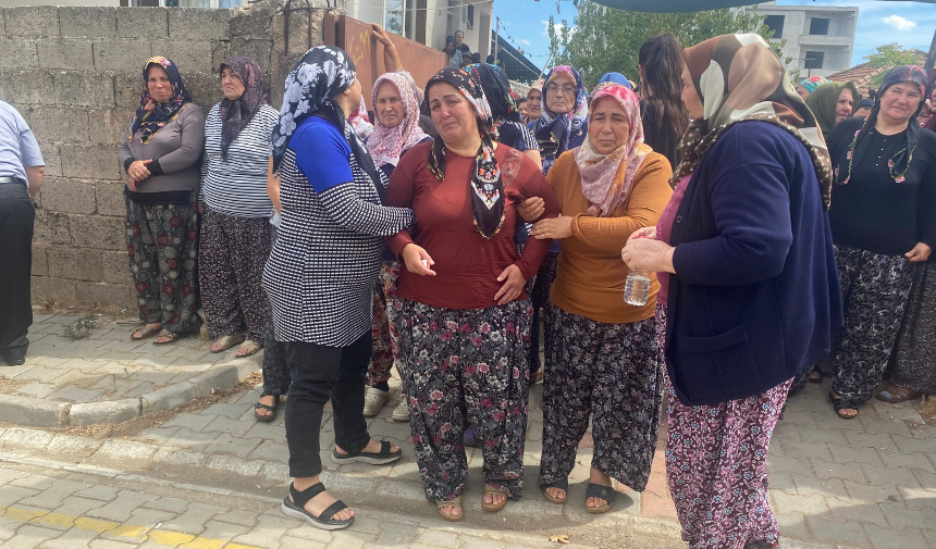 Alaşehir'de Okulda Kalp Krizi Geçirip Ölen Mert Son Yolculuğuna Uğurlandı 2