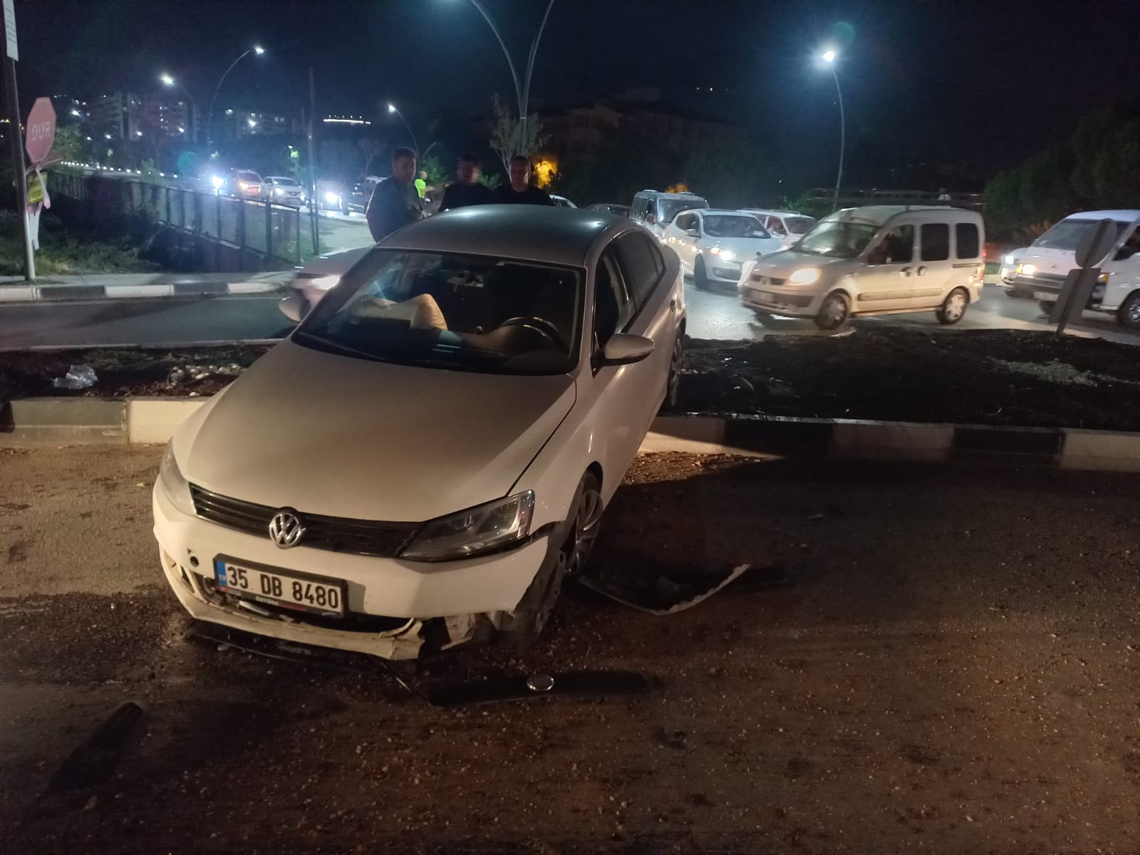 Iki Otomobilin Çarpıştığı Kazada 2 Kişi Yaralandı-1