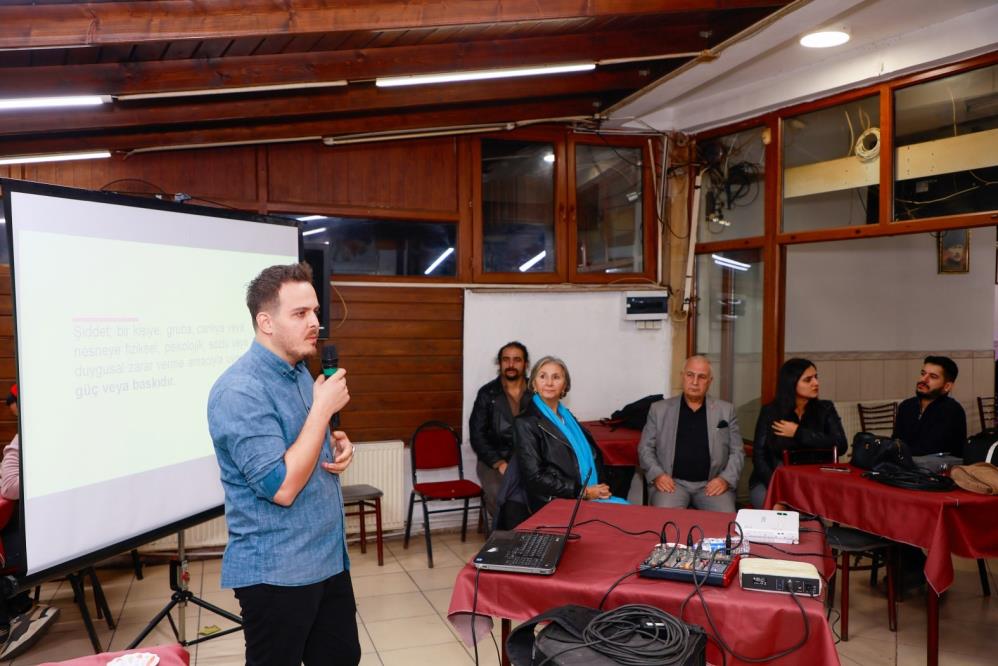 Manisa'da şiddetle mücadele ve iletişim konusunda seminer verildi-2